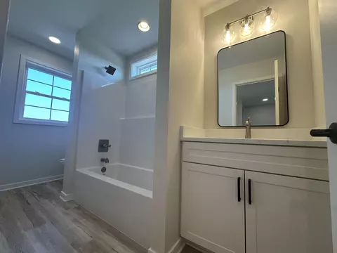 Bath - 3160 S Bartells Dr #A, Beloit, WI 53511 photo 2 of 4