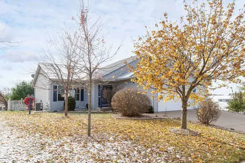 1261 Peninsula Ln, Whitewater, WI 53190