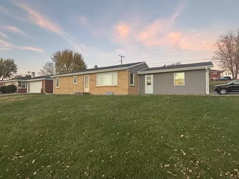 315 Droessler Dr, Dickeyville, WI 53808
