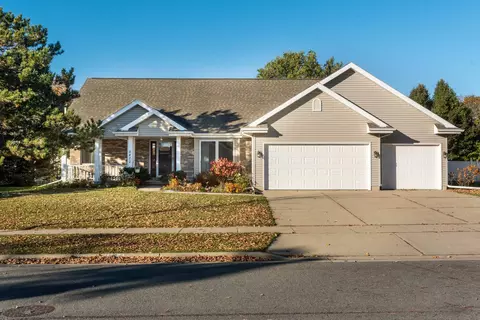 8422 Oakmont Dr, Madison, WI 53717