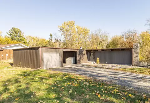 1155 Perry Dr, Platteville, WI 53818