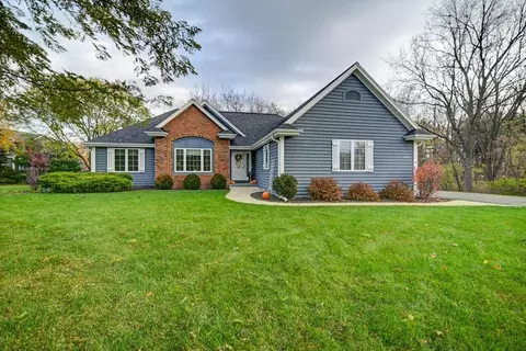 1958 Hillcrest Dr, Delafield, WI 53018