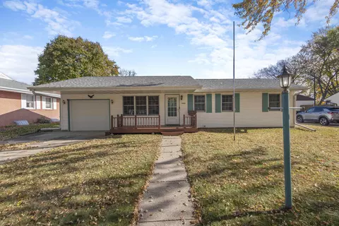 1406 Macarthur Dr, Janesville, WI 53548