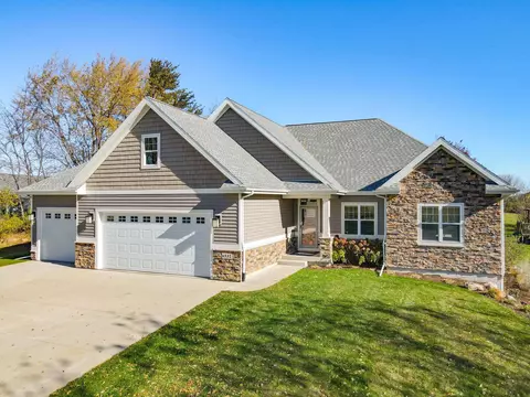6532 N Bird St, Sun Prairie, WI 53590
