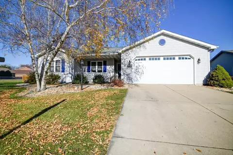 1300 Swordleaf Ln, Sun Prairie, WI 53590