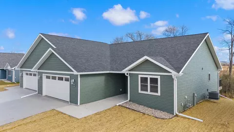 702 Roosevelt St, Baraboo, WI 53913