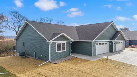 704 Roosevelt St, Baraboo, WI 53913