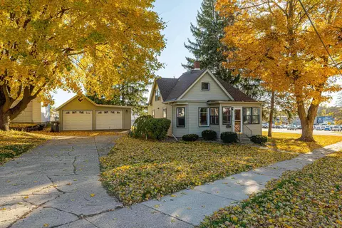 816 11th St, Monroe, WI 53566