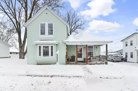 210 E Merrimac St, Dodgeville, WI 53533