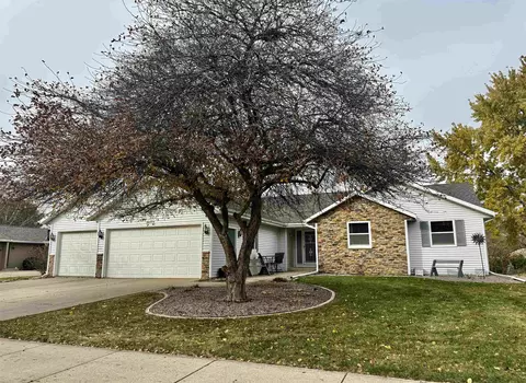 4029 Bordeaux Dr, Janesville, WI 53546