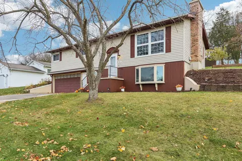 207 Pauquette Dr, Poynette, WI 53955