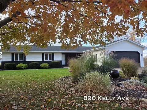 890 Kelly Ave, Platteville, WI 53818