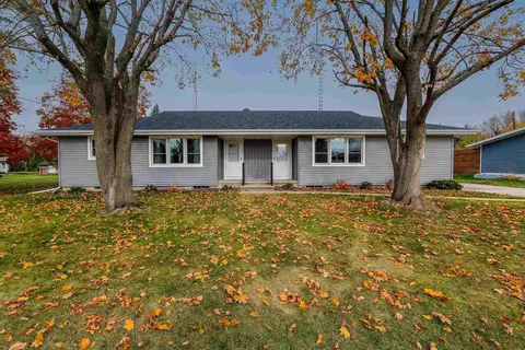 806-808 Rock River Ave, Waupun, WI 53963