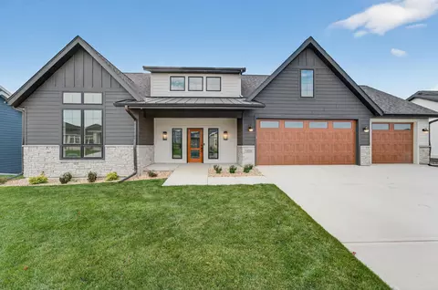 1438 Greenleaf Ct, Sun Prairie, WI 53590