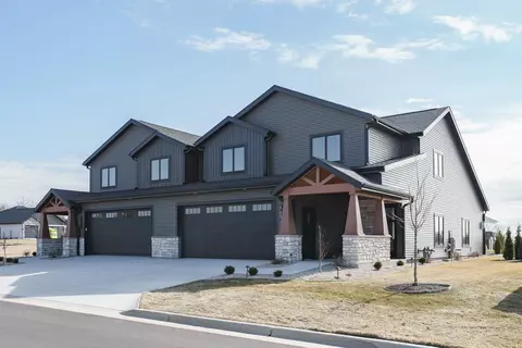 365 Ridge View Dr #15, Milton, WI 53563
