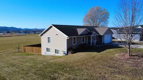 28414 Clary Ln, Richland Center, WI 53581