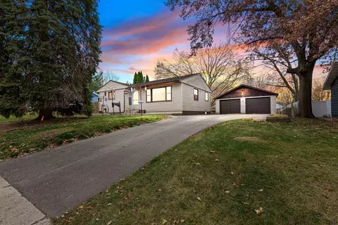 30 Garnet Ln, Madison, WI 53714