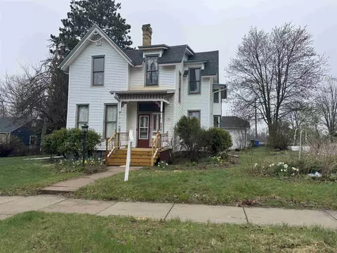 733 5th St, Baraboo, WI 53913