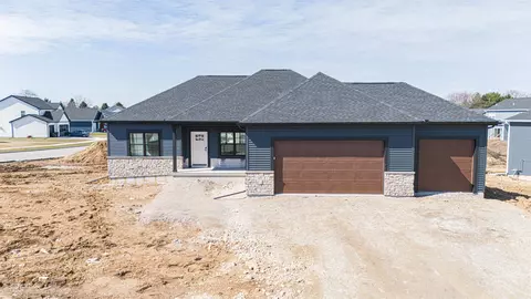 909 Red Hawk Dr, Milton, WI 53563