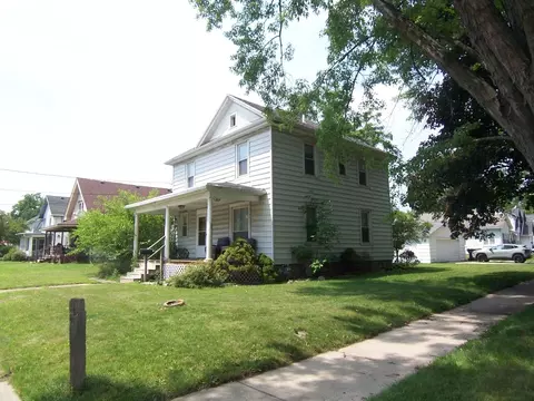 873 E Memorial Dr, Janesville, WI 53545
