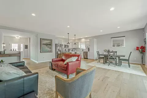 2006 Autumn Lake Pkwy, Madison, WI 53718