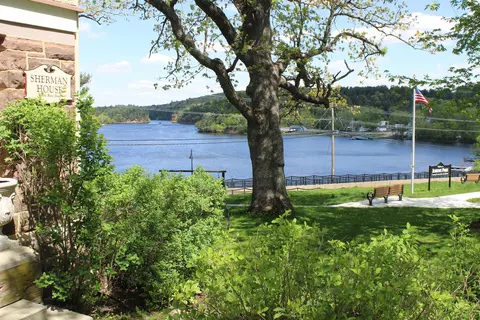 930 River Rd, Wisconsin Dells, WI 53965
