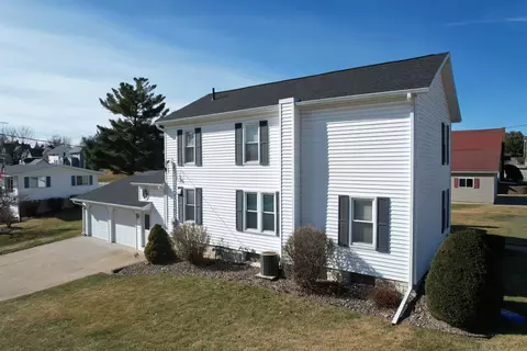 135 E Birch St, Lancaster, WI 53813