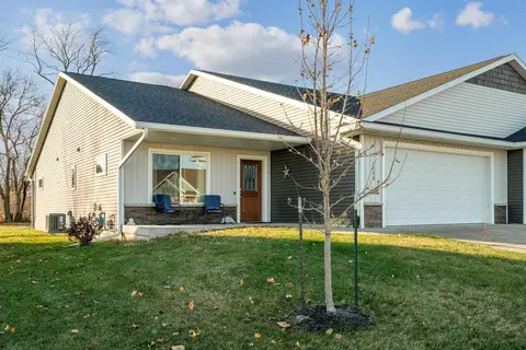 1230 Cody Pkwy, Platteville, WI 53818