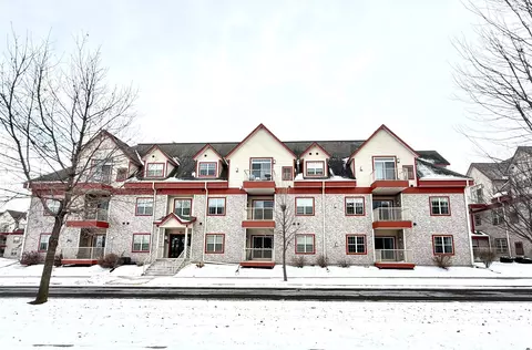 955 Liberty Blvd #104, Sun Prairie, WI 53590
