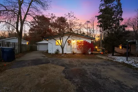 74 Falling Creek Cir, Janesville, WI 53548