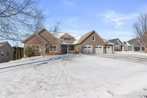 102 Benjamin Ct, Beaver Dam, WI 53916