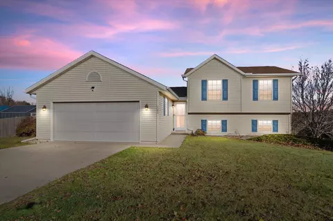 502 Lorraine Dr, Edgerton, WI 53534