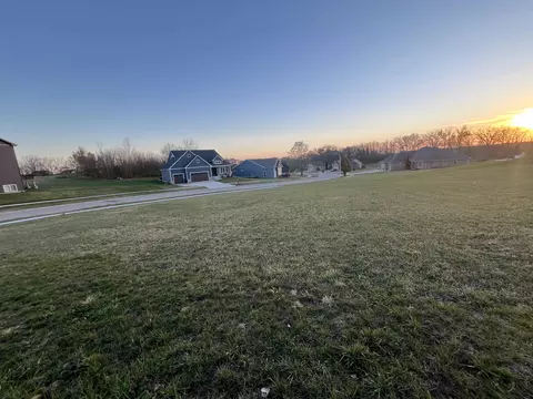 655-657 Greenway Point Dr, Janesville, WI 53548