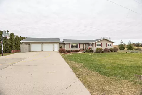 386 St Rose Rd, Cuba City, WI 53807