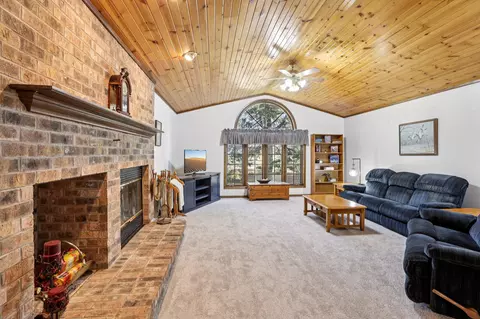 7417 Dekorra Rd, Deforest, WI 53532