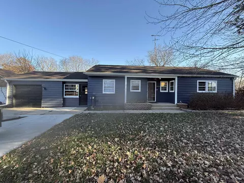 1633 Crescent Dr, Beloit, WI 53511