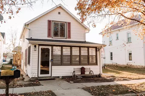 408 E Amelia St, Cassville, WI 53806