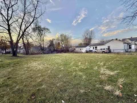 18 S Pearl St, Janesville, WI 53548