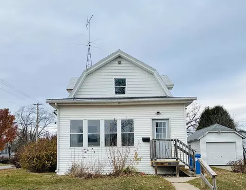 303 3rd St, Baraboo, WI 53913