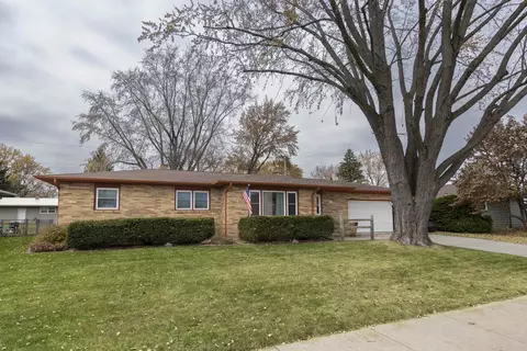 32 S Pontiac Dr, Janesville, WI 53545