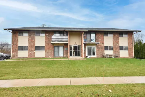 w208n16586 S Center St, Jackson, WI 53037