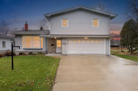 202 Wisconsin St, Wonewoc, WI 53968