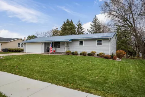 1321 N Van Buren St, Stoughton, WI 53589
