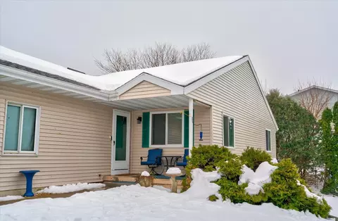 711 Kensington Sq, Stoughton, WI 53589