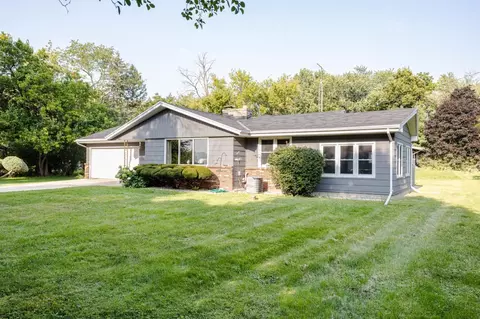 312 N Lapham Peak Rd, Delafield, WI 53018