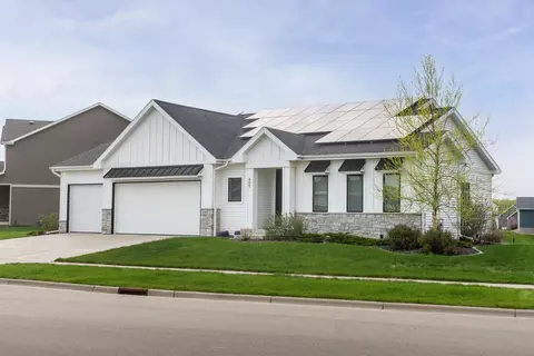 409 Peterson Trl, Oregon, WI 53575