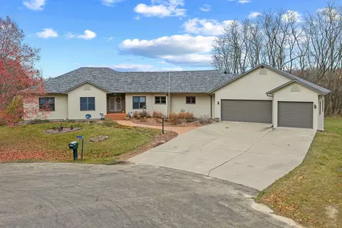 s4362 Fox Hill Circle, Baraboo, WI 53913