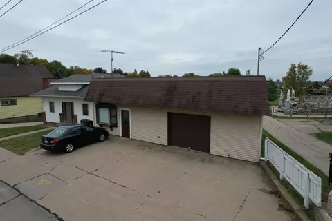 237 W Main St, Dickeyville, WI 53808