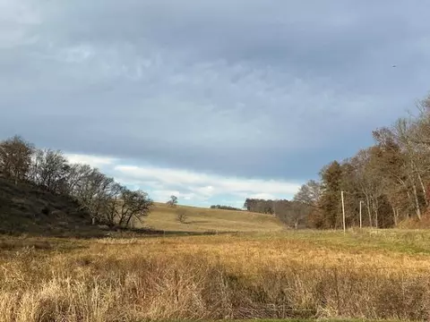 1906 Squirrel Hill Rd, Hollandale, WI 53544