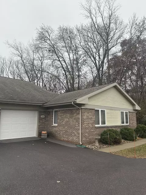 284 Meadow Ln #8, Poynette, WI 53955